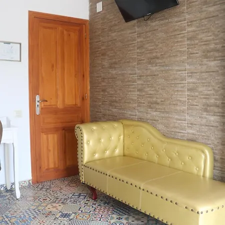 Casa Dia Y Noche 2* 卡尔佩